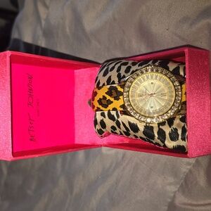 Betsey Johnson Analog Leopard leopard printed wristwatch